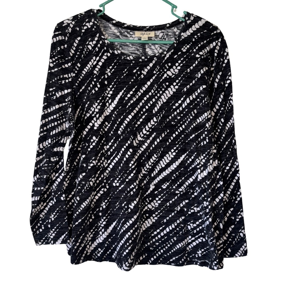 3/$20 Style & Co. Black and White Patterned Long Sleeve Shirt